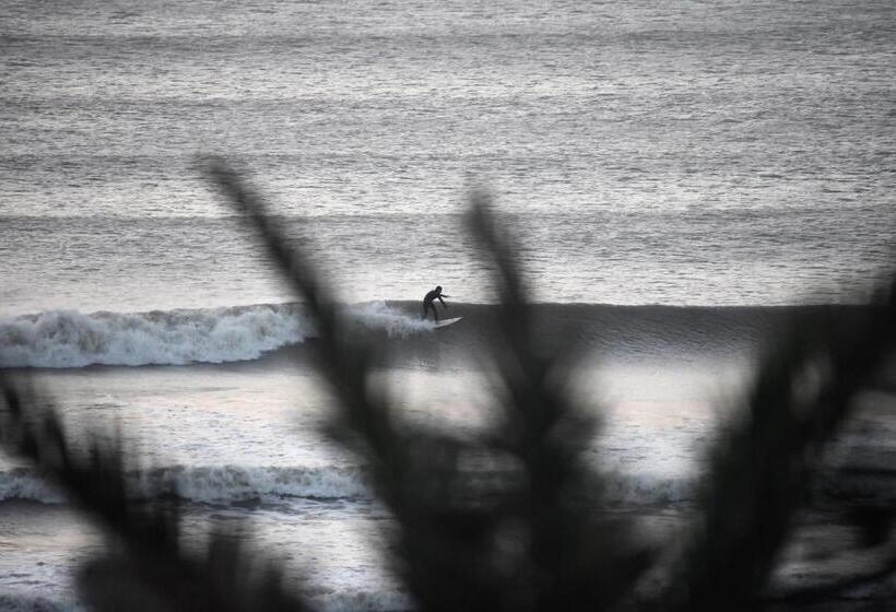 هاستل Waves Surf Camp Peru