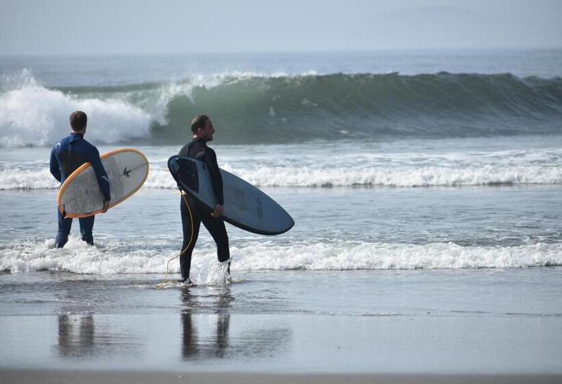 هاستل Waves Surf Camp Peru