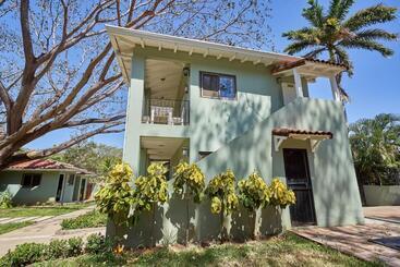 تختخواب و صبحانه Casa Leona