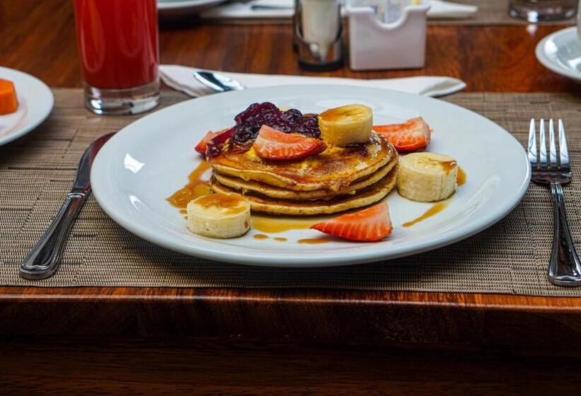 تختخواب و صبحانه La Fortuna Lodge By Treebu Hotels