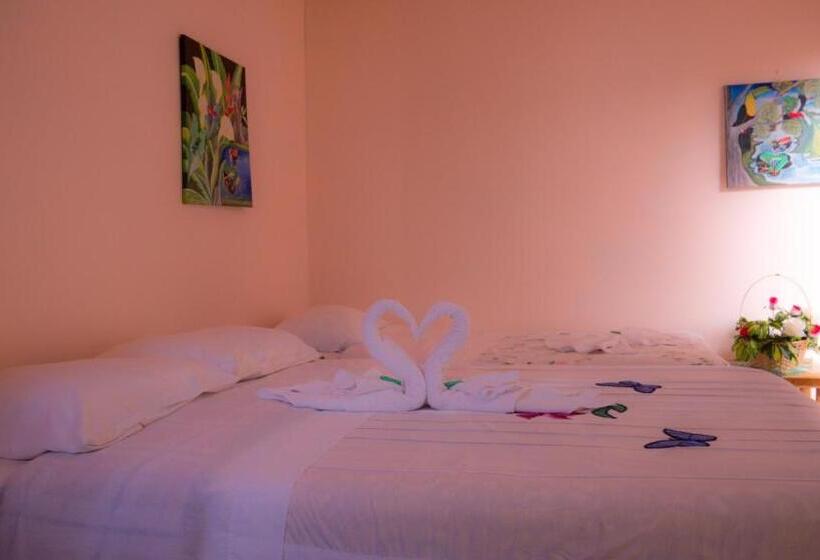 تختخواب و صبحانه Monte Los Lirios Lodge