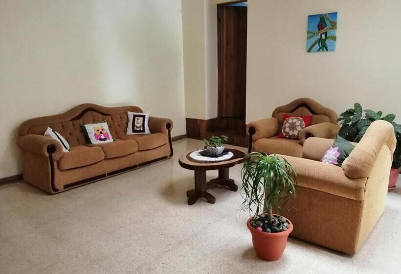 تختخواب و صبحانه Monte Los Lirios Lodge