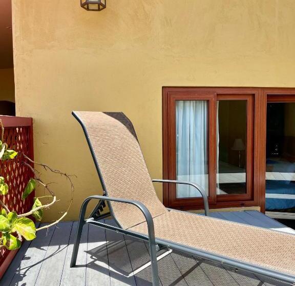 هتل 1915 Inn & Suites