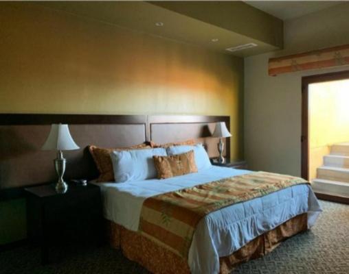 هتل 1915 Inn & Suites