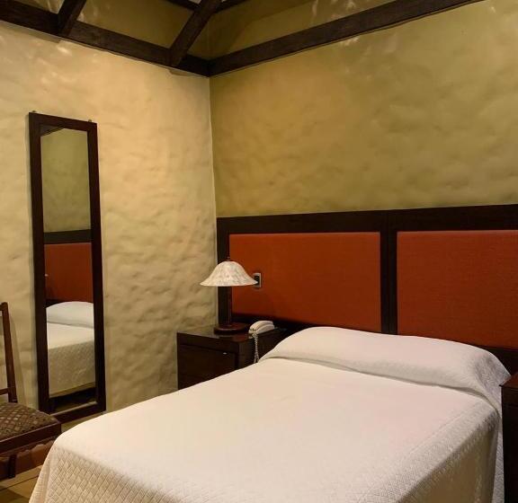 هتل 1915 Inn & Suites