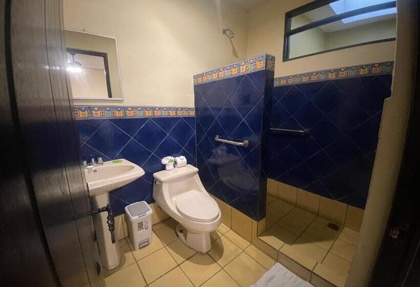 هتل 1915 Inn & Suites