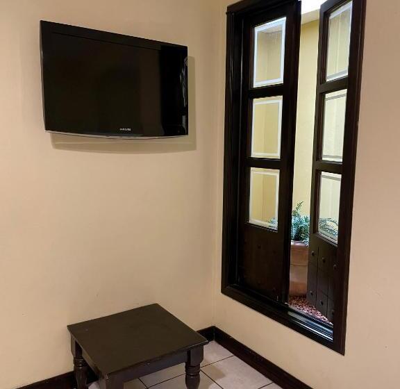هتل 1915 Inn & Suites