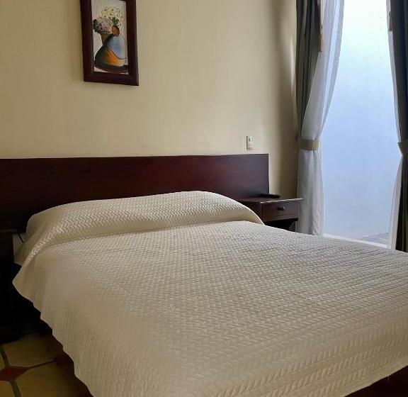 هتل 1915 Inn & Suites