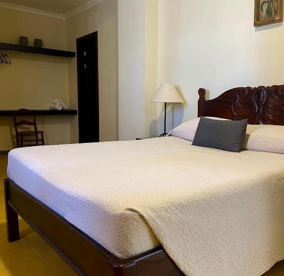هتل 1915 Inn & Suites