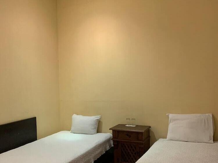 هتل 1915 Inn & Suites