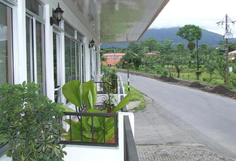 هتل Arenal By Regina
