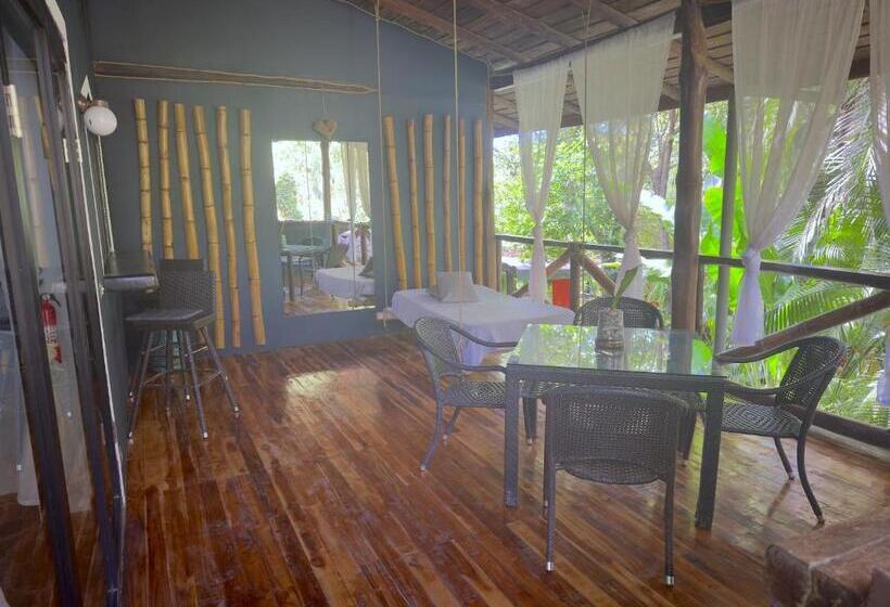 هتل Canaima Chill House