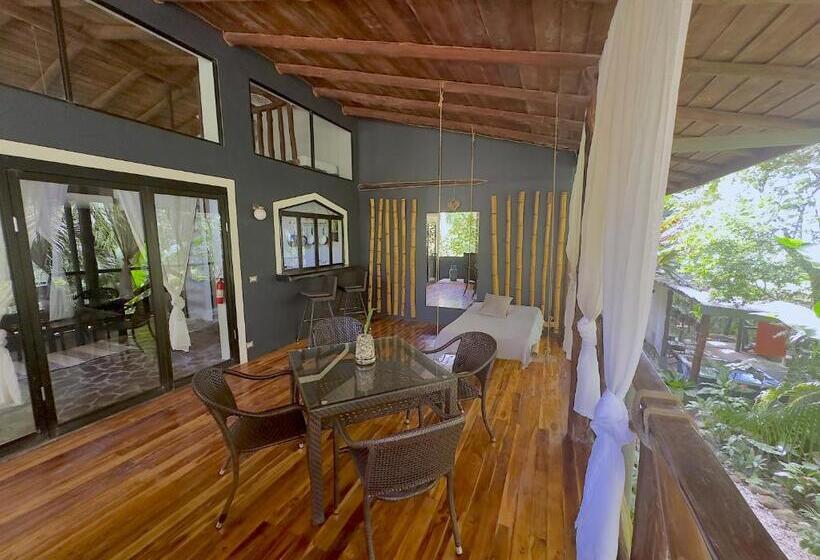 هتل Canaima Chill House