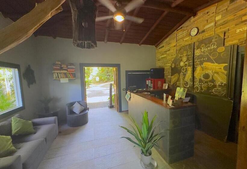 هتل Canaima Chill House