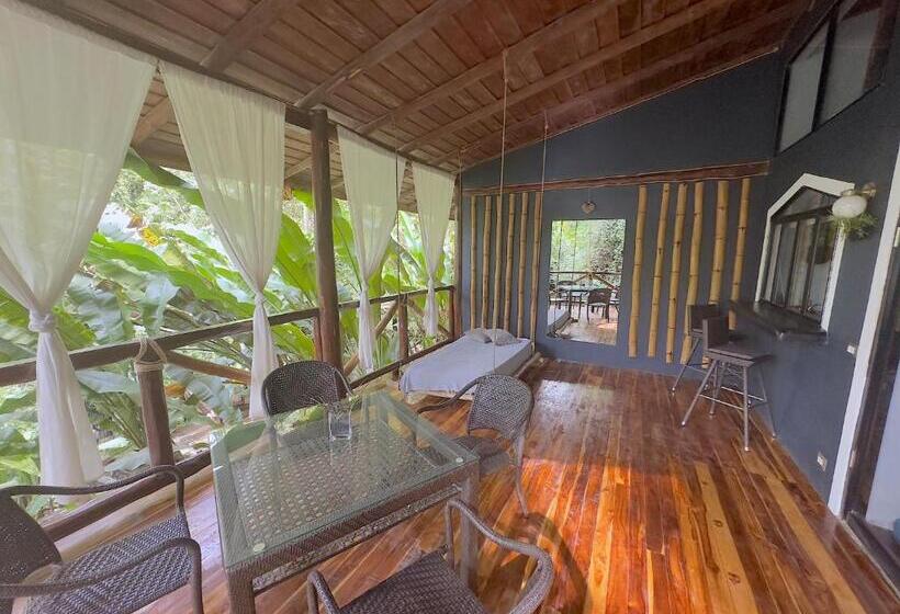 هتل Canaima Chill House