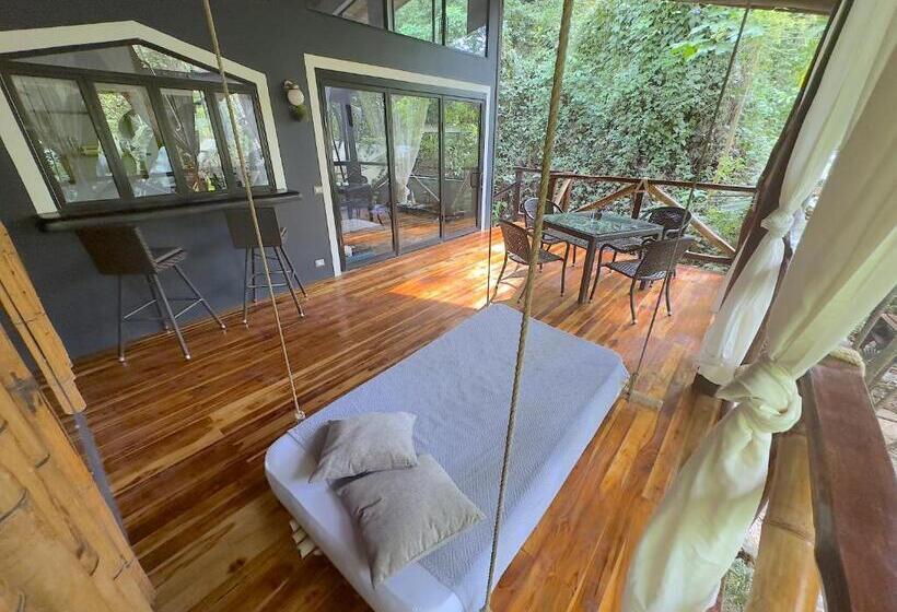 هتل Canaima Chill House