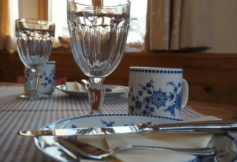 Kleines Zirbelhotel   üf