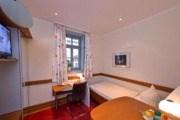 هتل Gasthaus Zur Noll