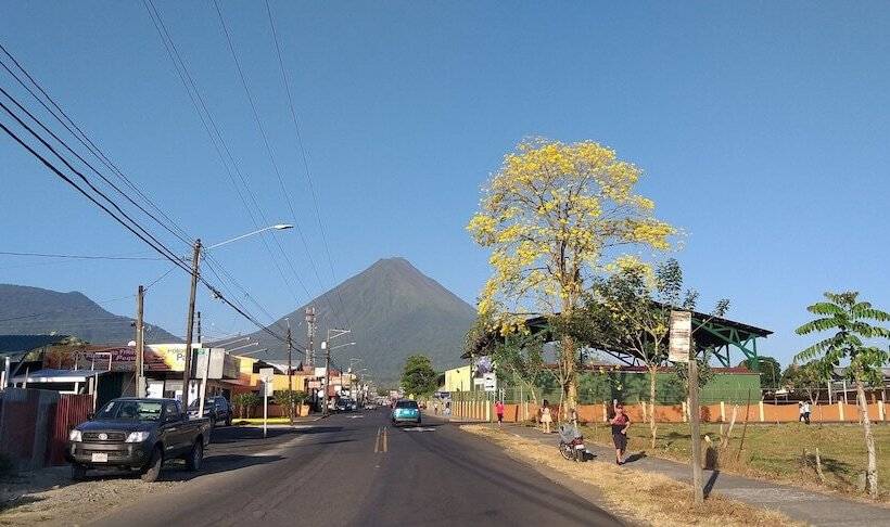 هتل La Fortuna Rooms