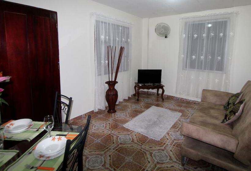 هتل La Fortuna Rooms