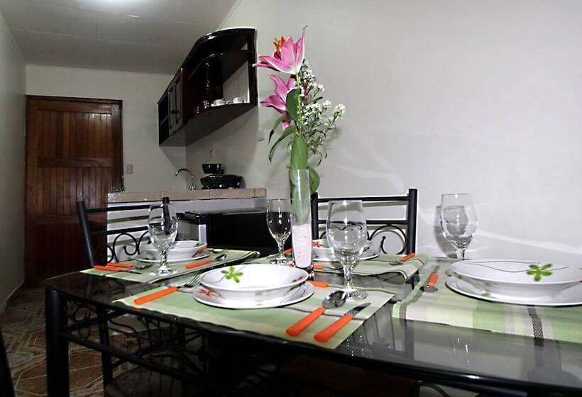 هتل La Fortuna Rooms