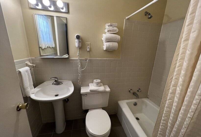 호텔 Relax Inn In Natural Bridge