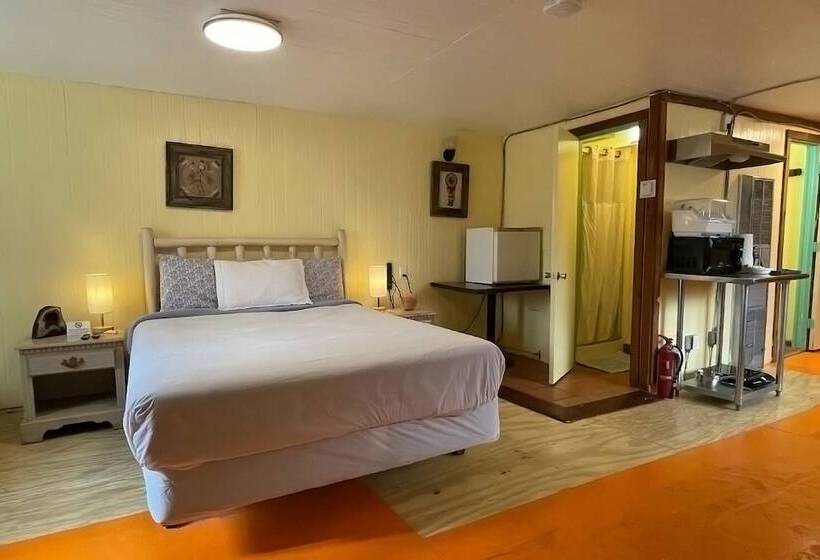 هتل Snowmansion Taos Adventure Lodge