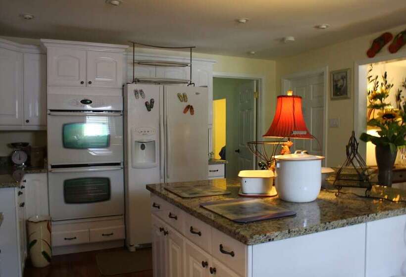 בית מלון כפרי The White House On Freedom Way