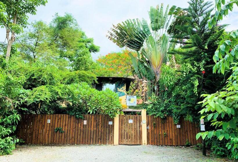 فندق Tropical Sands Dominical