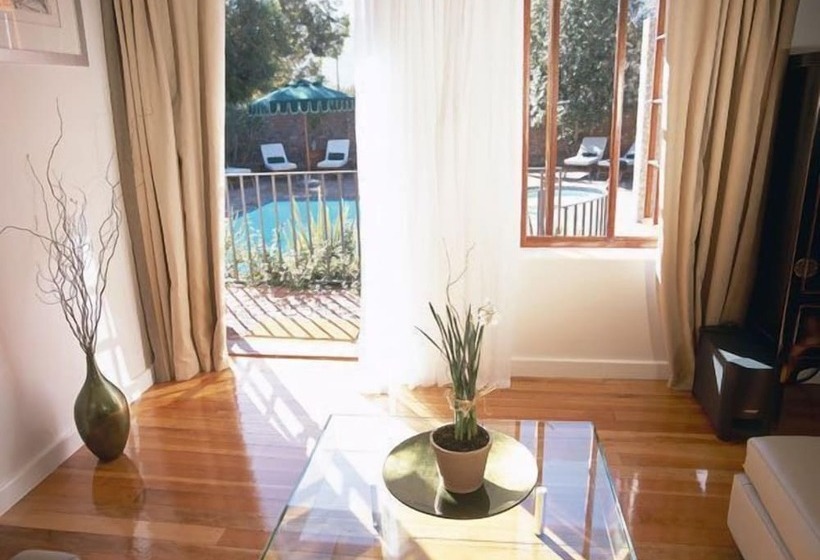 Отель Villa Honeywood Guest House