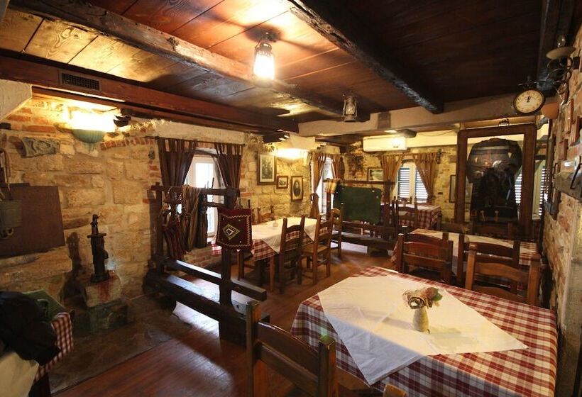 בית מלון כפרי Xiv Century Rooms