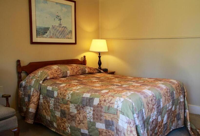 Kennebunk Gallery Motel And Cottages