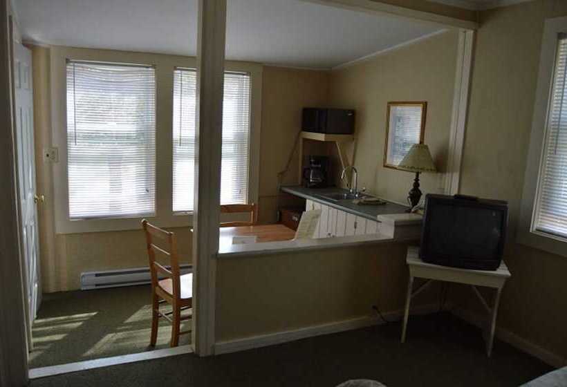 Kennebunk Gallery Motel And Cottages