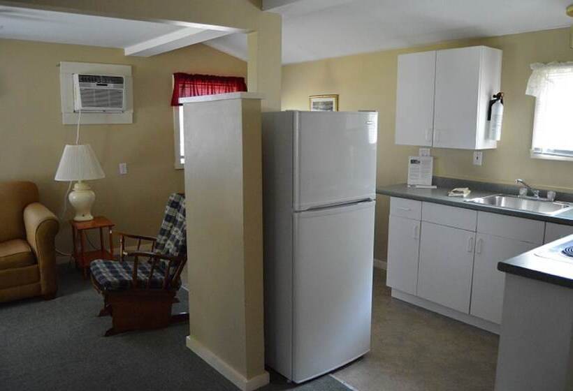 Kennebunk Gallery Motel And Cottages