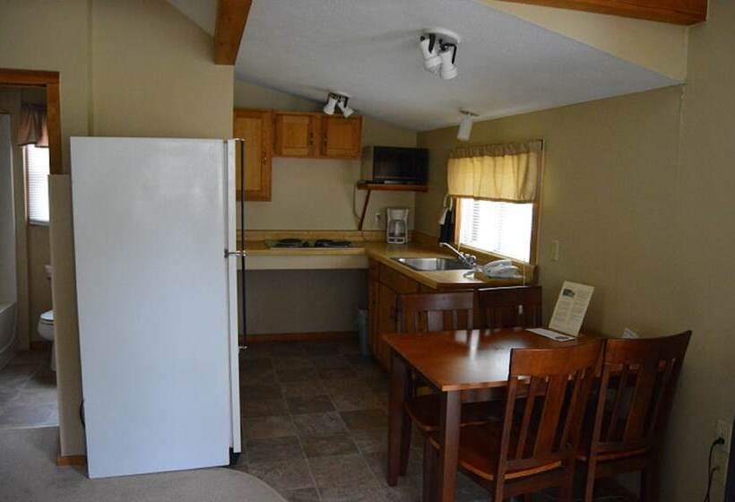 Kennebunk Gallery Motel And Cottages