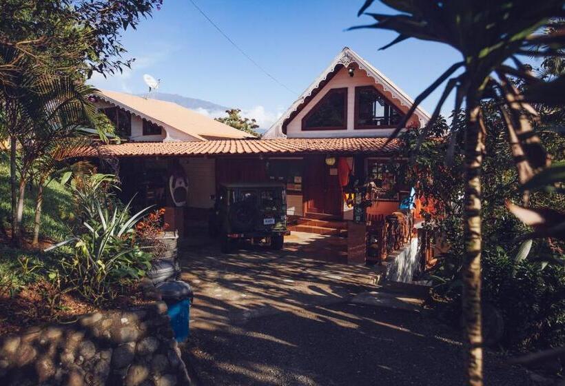 ユースホステル Spanish By The River   Turrialba