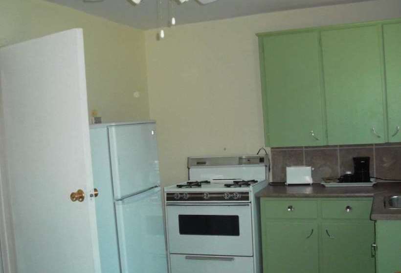 Anchor Motel And Suites