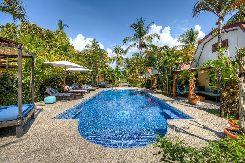 تختخواب و صبحانه Encantada Ocean Cottages