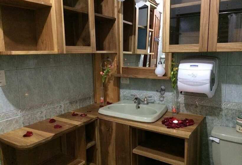 تختخواب و صبحانه & Spa Old House