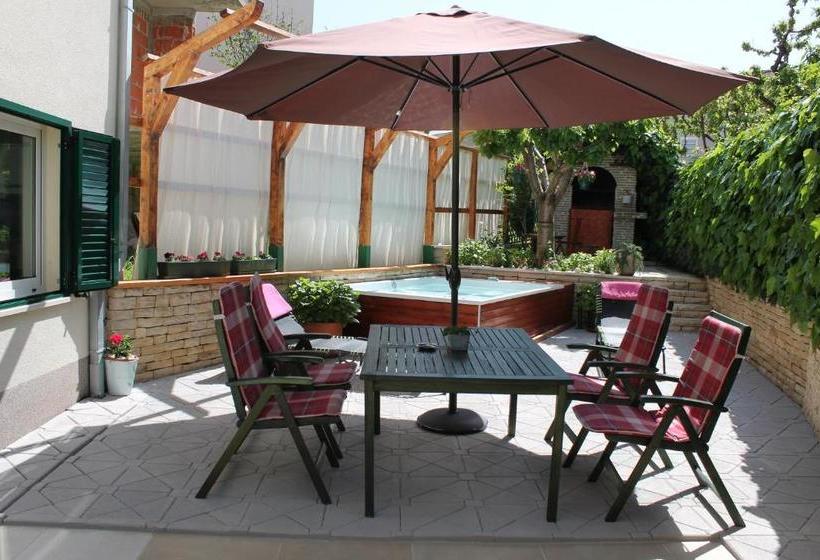 هتل Apartments Vukovic