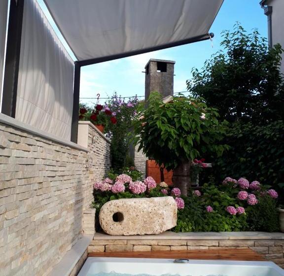 هتل Apartments Vukovic