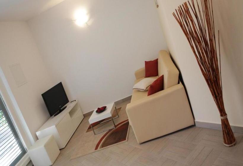 هتل Apartments Vukovic