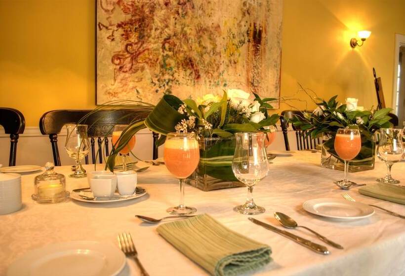 هتل Au Clos Rolland Couette & Cafe
