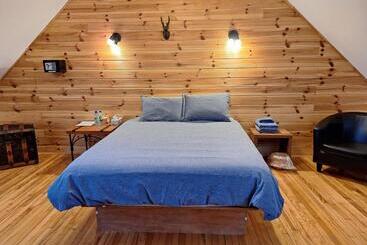 هتل Auberge Le P Tit Bonheur   Hostel