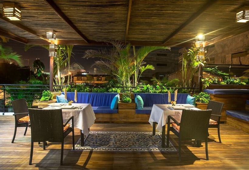 هتل Boutique Casa Carolina