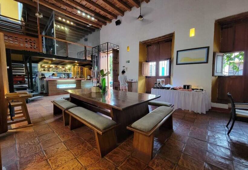 هتل Boutique Casa Carolina