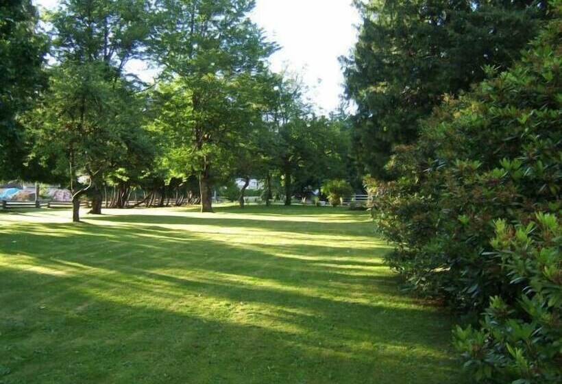 فندق Cedar Wood Lodge Bed & Breakfast Inn