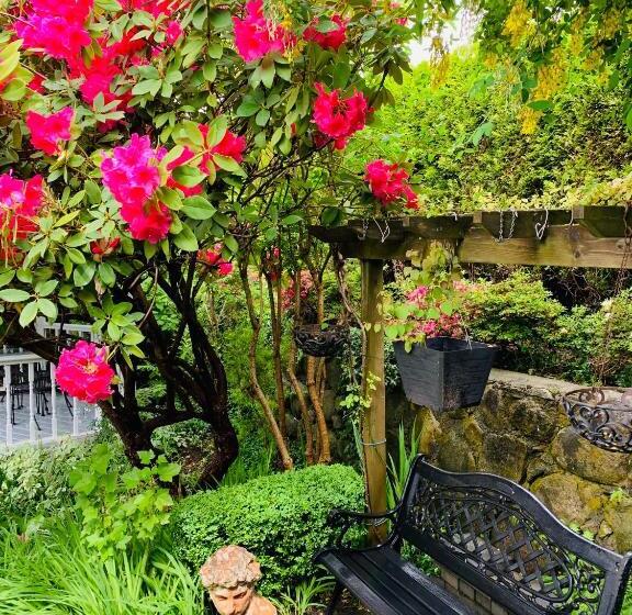 هتل Crystal S View Bed & Breakfast