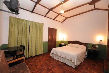 هتل Hostal Recoleta Sur