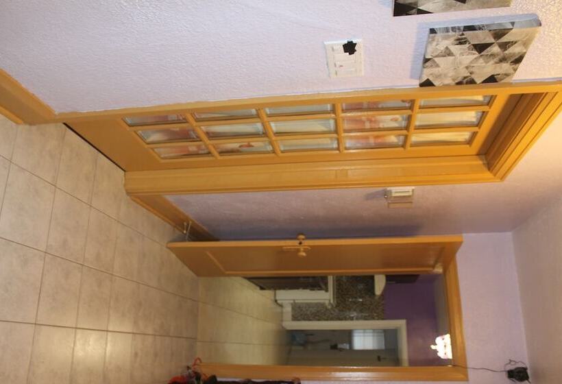 هتل Kensington Market Hostel